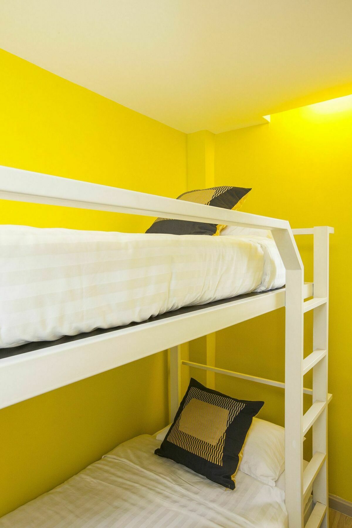 Gn Luxury Hostel Бангкок Экстерьер фото